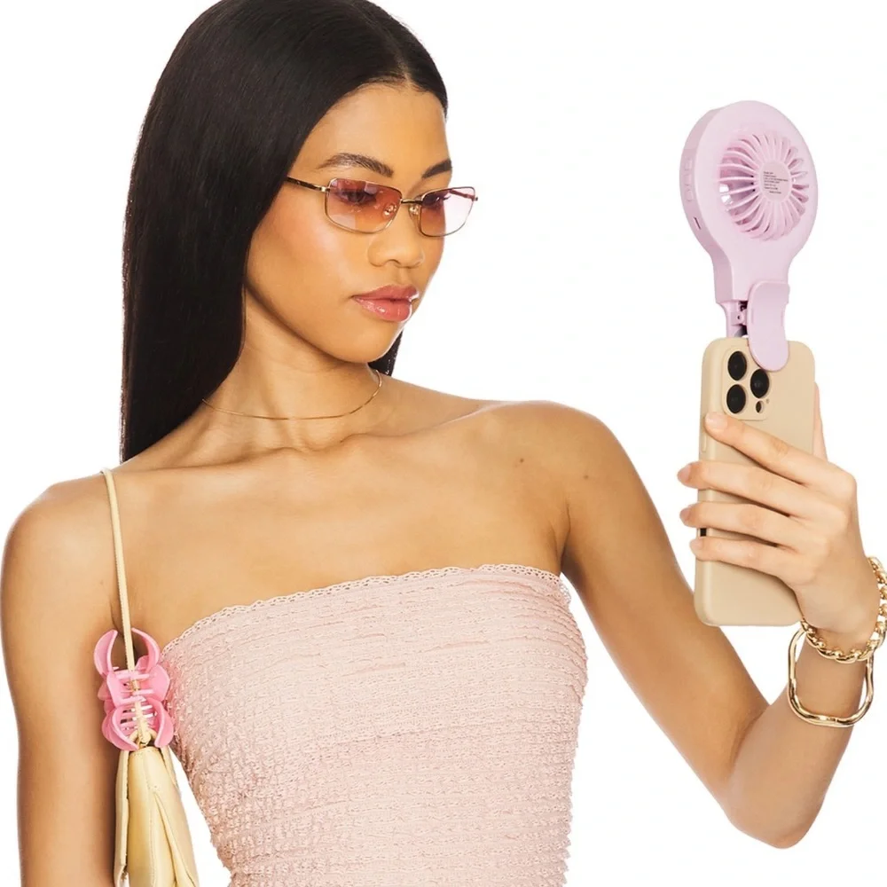 Clip On Phone LED Selfie Ring Light with Fan. Like New Condition. FANGIRL Brand